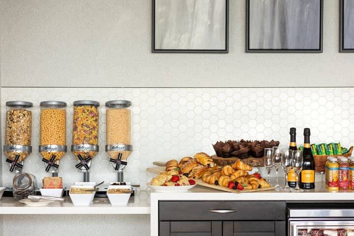 Breakfast/Coffee Service 134 of 183