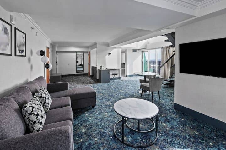 Room 47 of 183