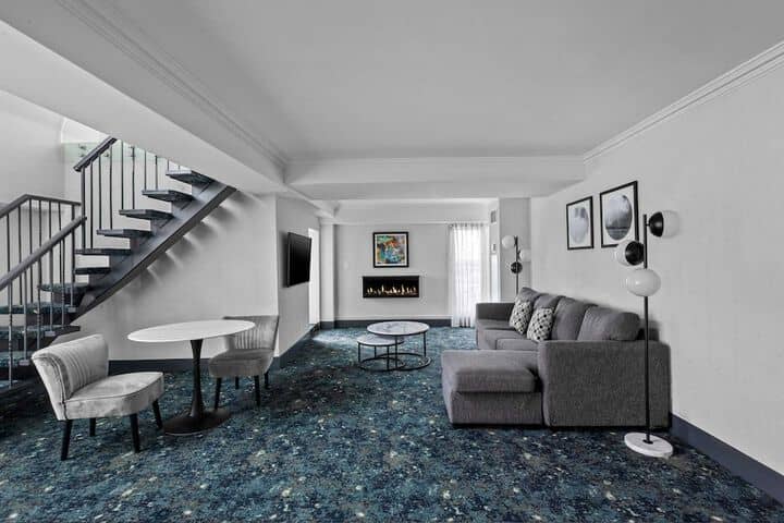 Room 21 of 183